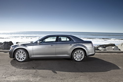 Новый Chrysler 300 — в десятке лучших семейных автомобилей 2012 